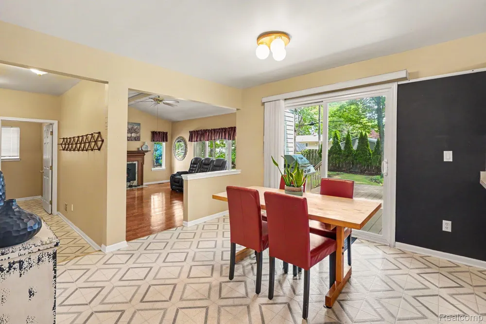 6290 Waldon Woods Drive Independence Charter Township, MI 48346