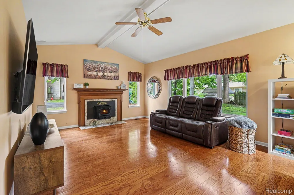 6290 Waldon Woods Drive Independence Charter Township, MI 48346