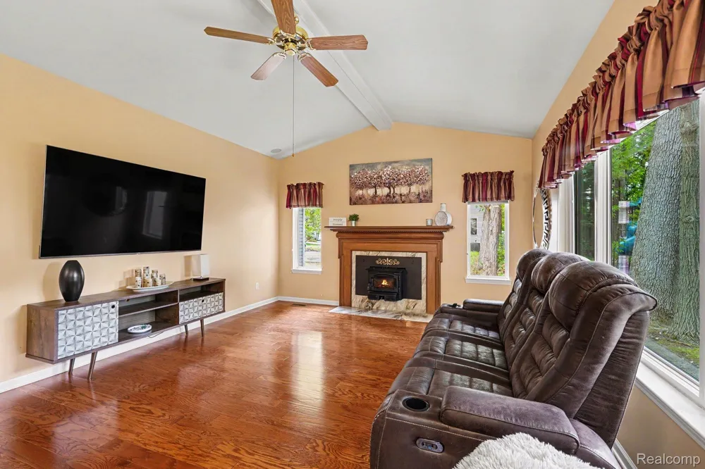 6290 Waldon Woods Drive Independence Charter Township, MI 48346