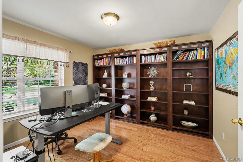 6290 Waldon Woods Drive Independence Charter Township, MI 48346