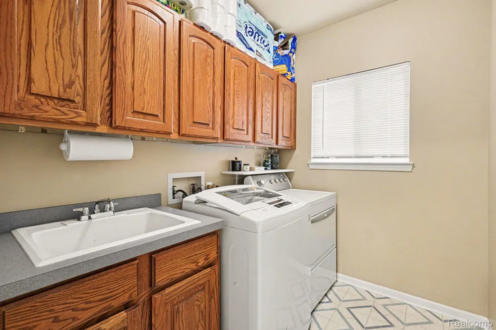 6290 Waldon Woods Drive Independence Charter Township, MI 48346