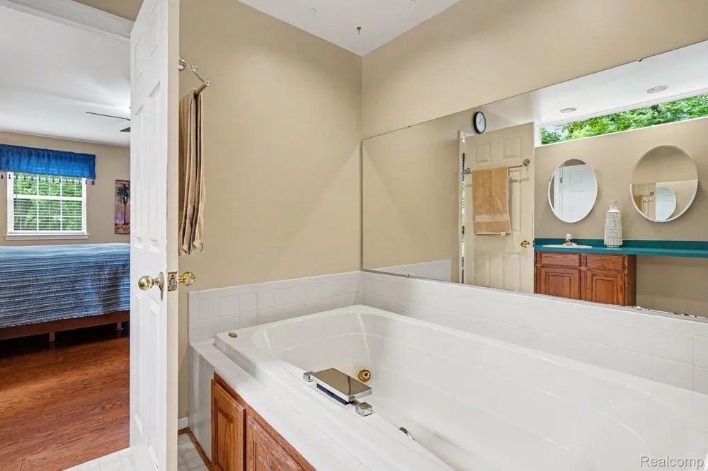 6290 Waldon Woods Drive Independence Charter Township, MI 48346
