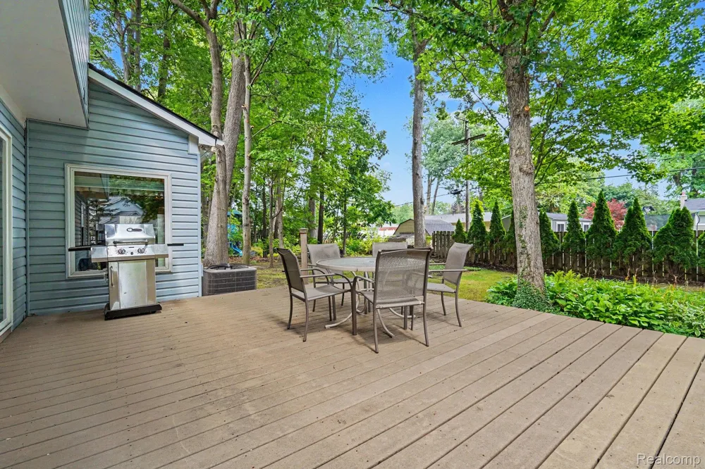 6290 Waldon Woods Drive Independence Charter Township, MI 48346