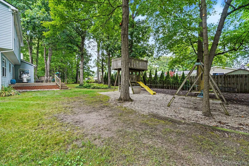 6290 Waldon Woods Drive Independence Charter Township, MI 48346
