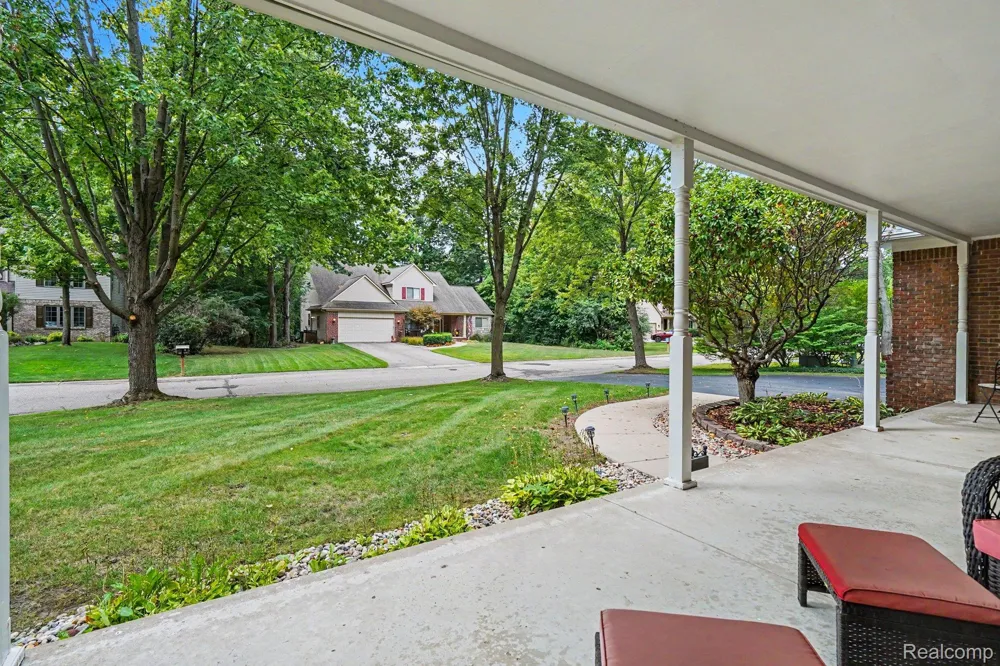 6290 Waldon Woods Drive Independence Charter Township, MI 48346