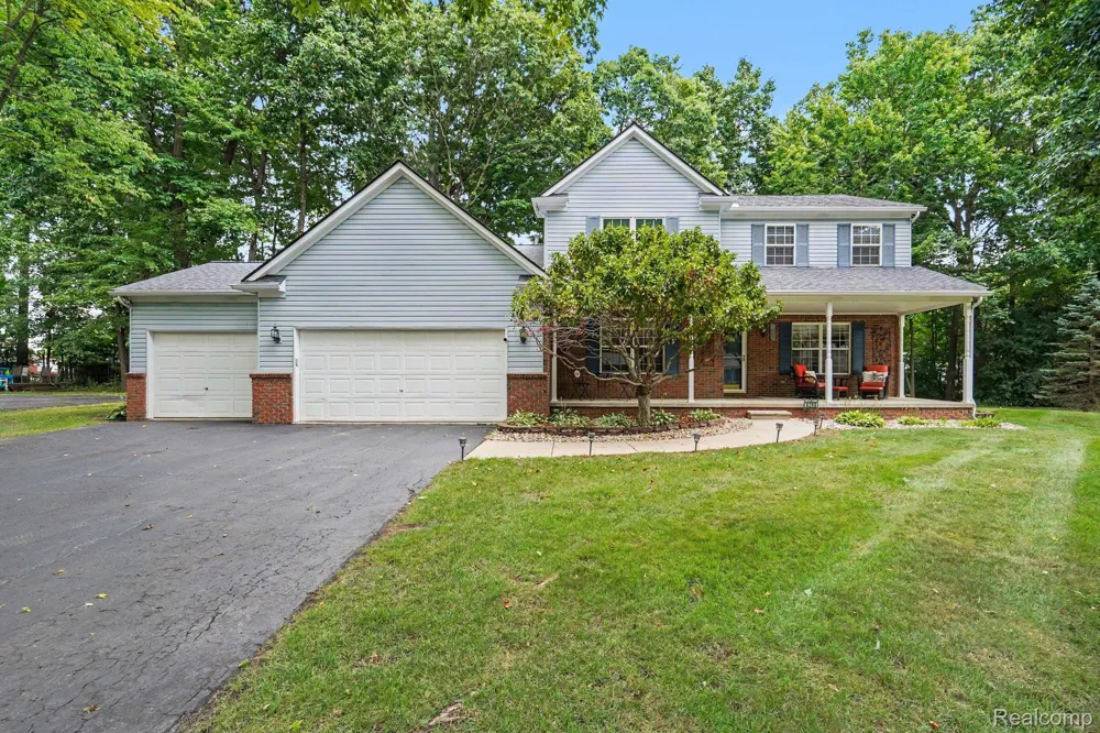 6290 Waldon Woods Drive Independence Charter Township, MI 48346