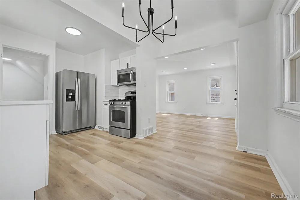 6785 Pelham Road Allen Park City, MI 48101