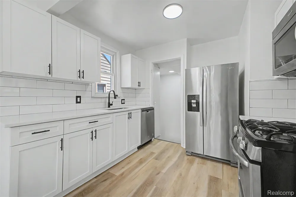 6785 Pelham Road Allen Park City, MI 48101