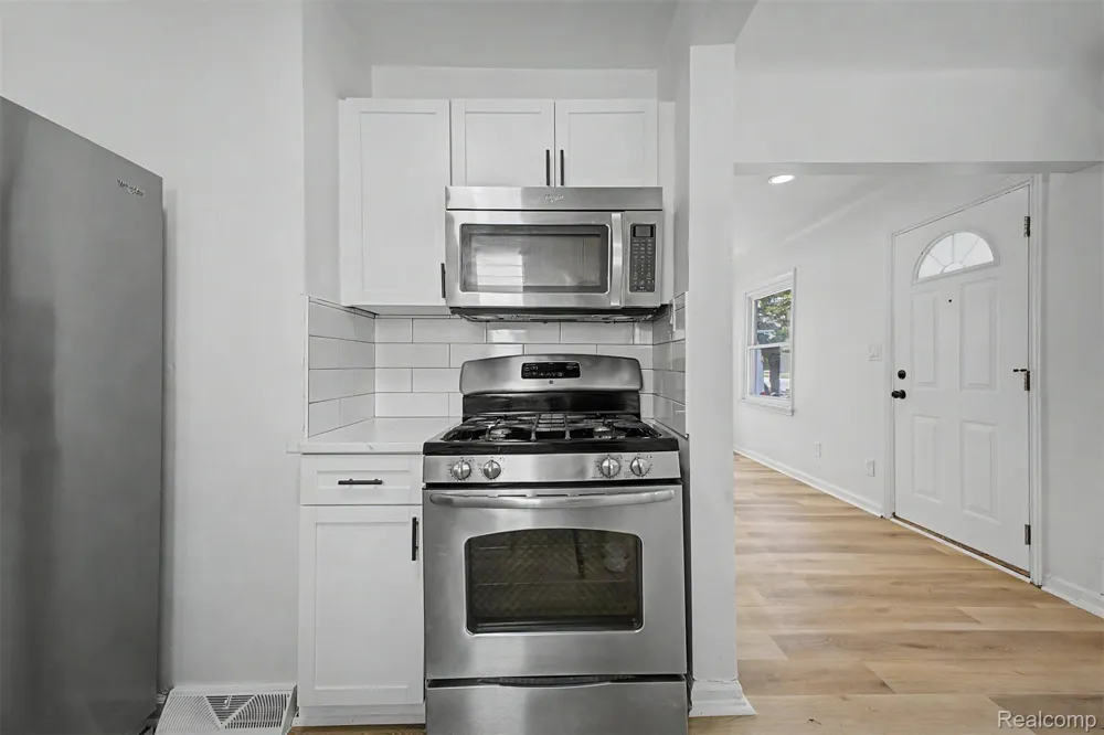 6785 Pelham Road Allen Park City, MI 48101