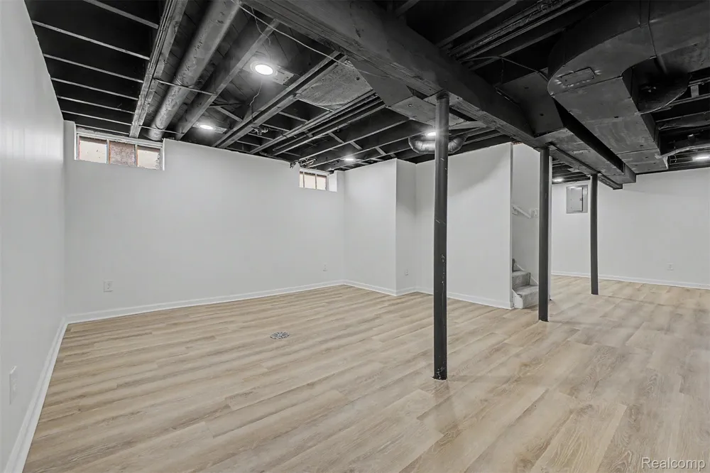 6785 Pelham Road Allen Park City, MI 48101