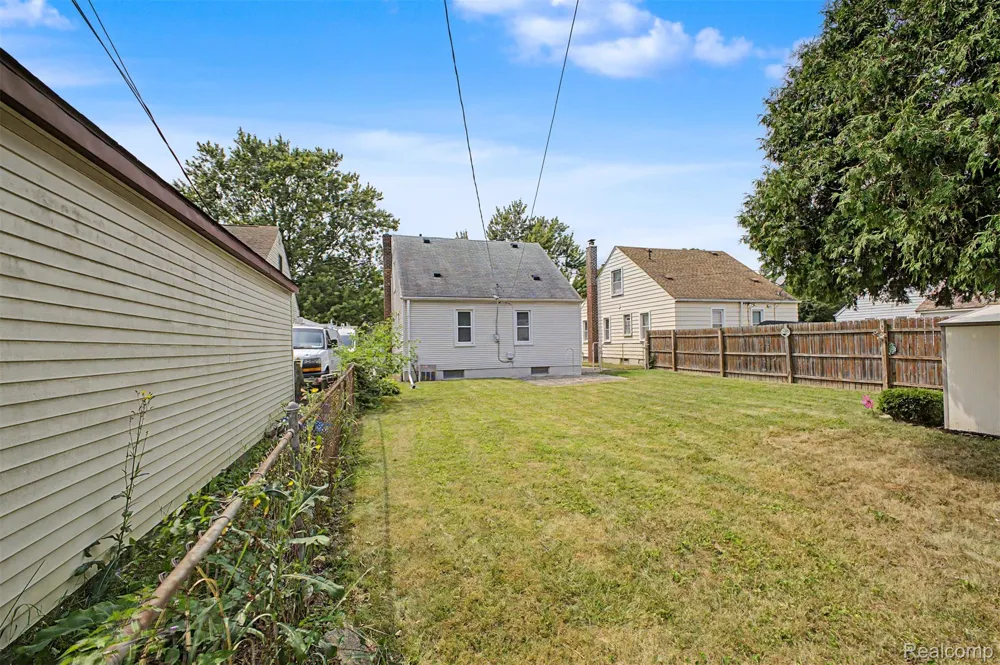 6785 Pelham Road Allen Park City, MI 48101