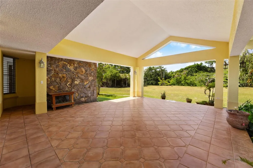 383 CAMINO LOS FLAMBOYANES Cidra, PR 00739