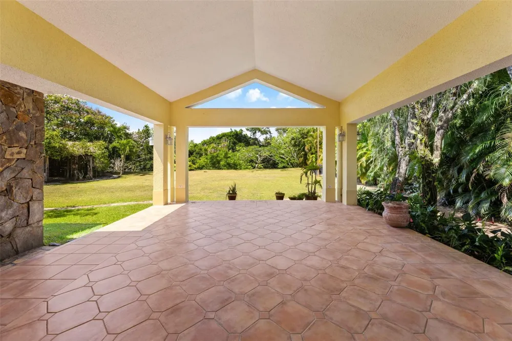 383 CAMINO LOS FLAMBOYANES Cidra, PR 00739