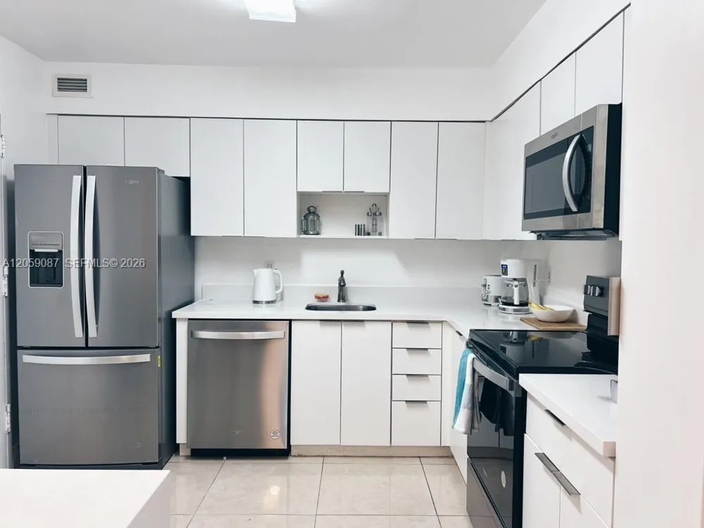 5161 Collins Ave #1510 Miami Beach, FL 33140