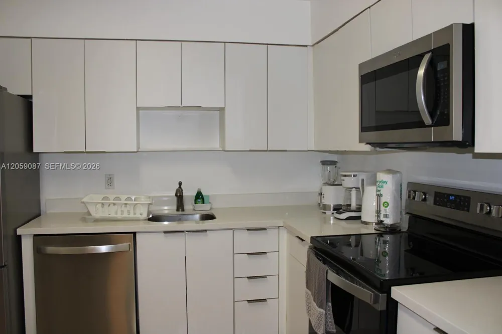 5161 Collins Ave #1510 Miami Beach, FL 33140