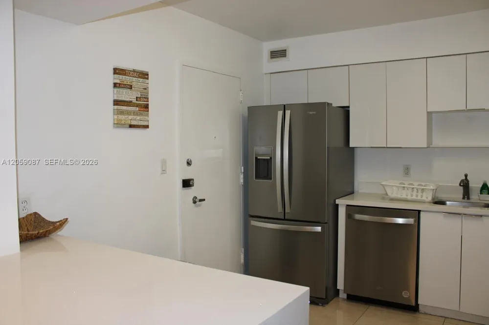 5161 Collins Ave #1510 Miami Beach, FL 33140