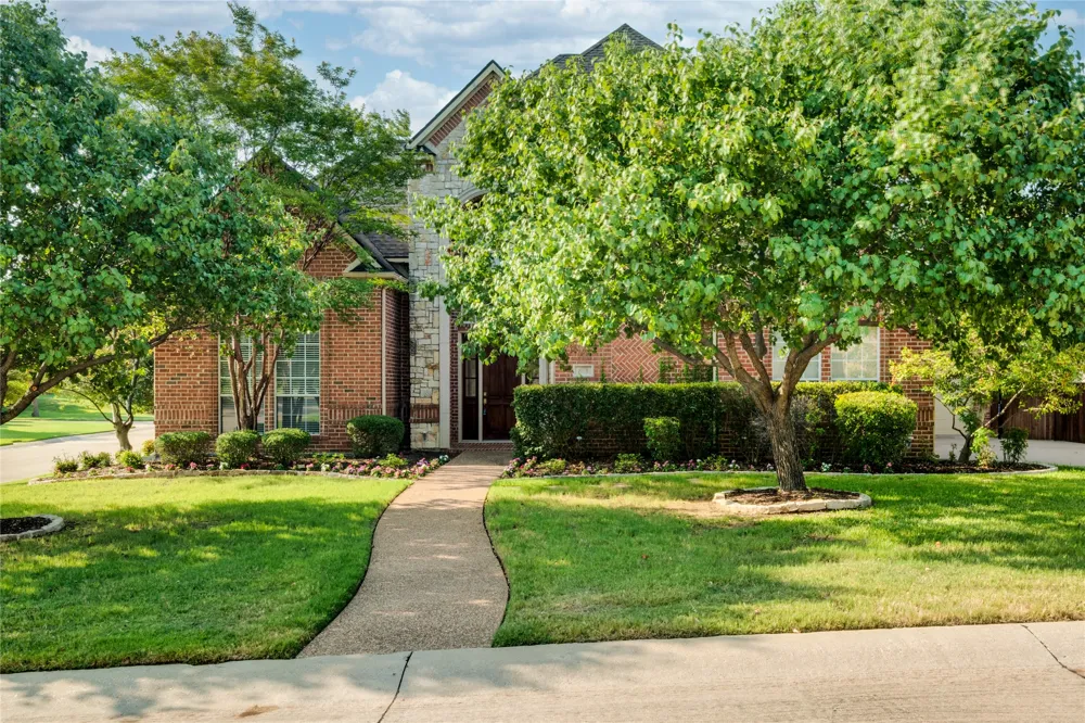 801 Camelot Court Highland Village, TX 75077