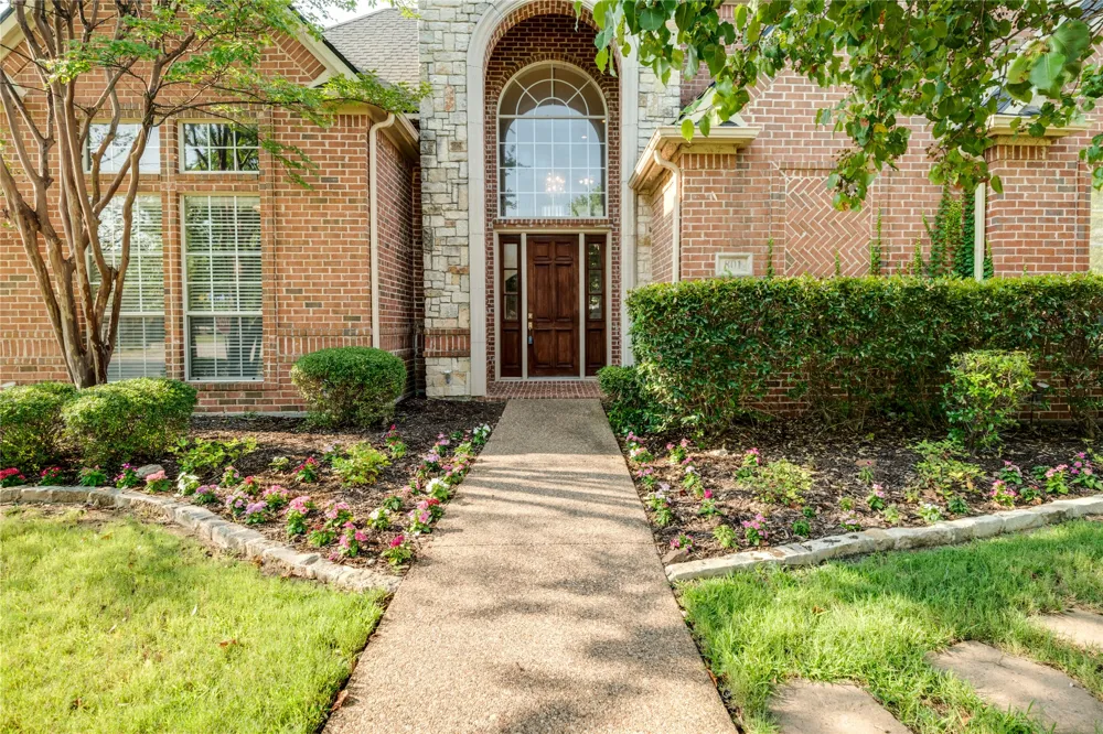 801 Camelot Court Highland Village, TX 75077