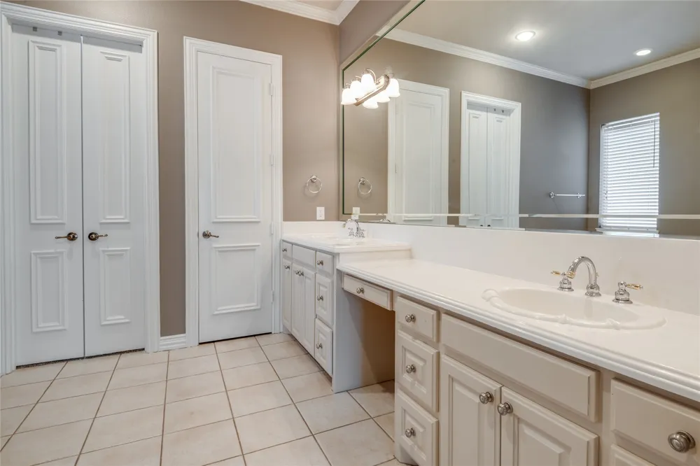 801 Camelot Court Highland Village, TX 75077