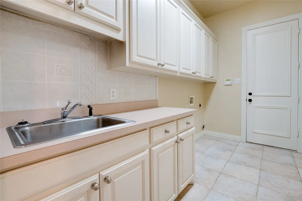 801 Camelot Court Highland Village, TX 75077