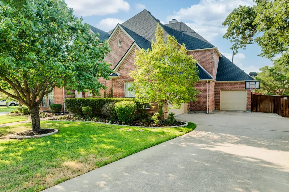 801 Camelot Court Highland Village, TX 75077