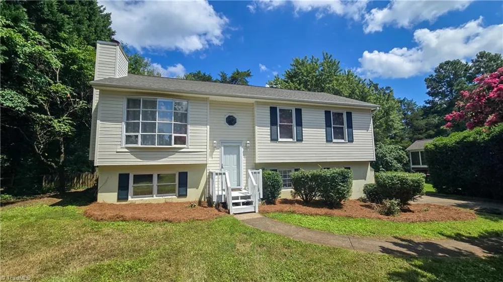 3581 Robinwest Drive Pfafftown, NC 27040
