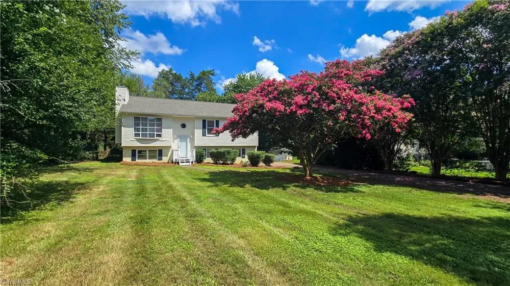 3581 Robinwest Drive Pfafftown, NC 27040