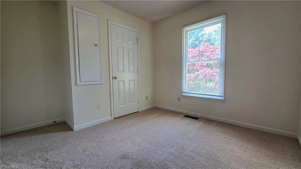 3581 Robinwest Drive Pfafftown, NC 27040