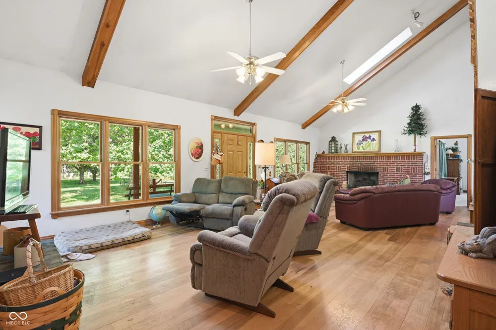 7480 S 250 E Markleville, IN 46056
