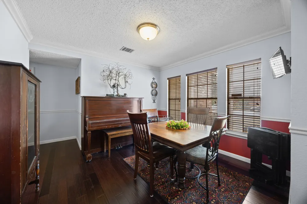 1001 Canterbury Trail Georgetown, TX 78626