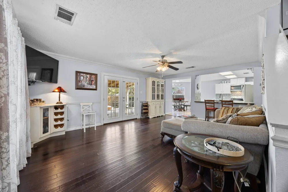 1001 Canterbury Trail Georgetown, TX 78626