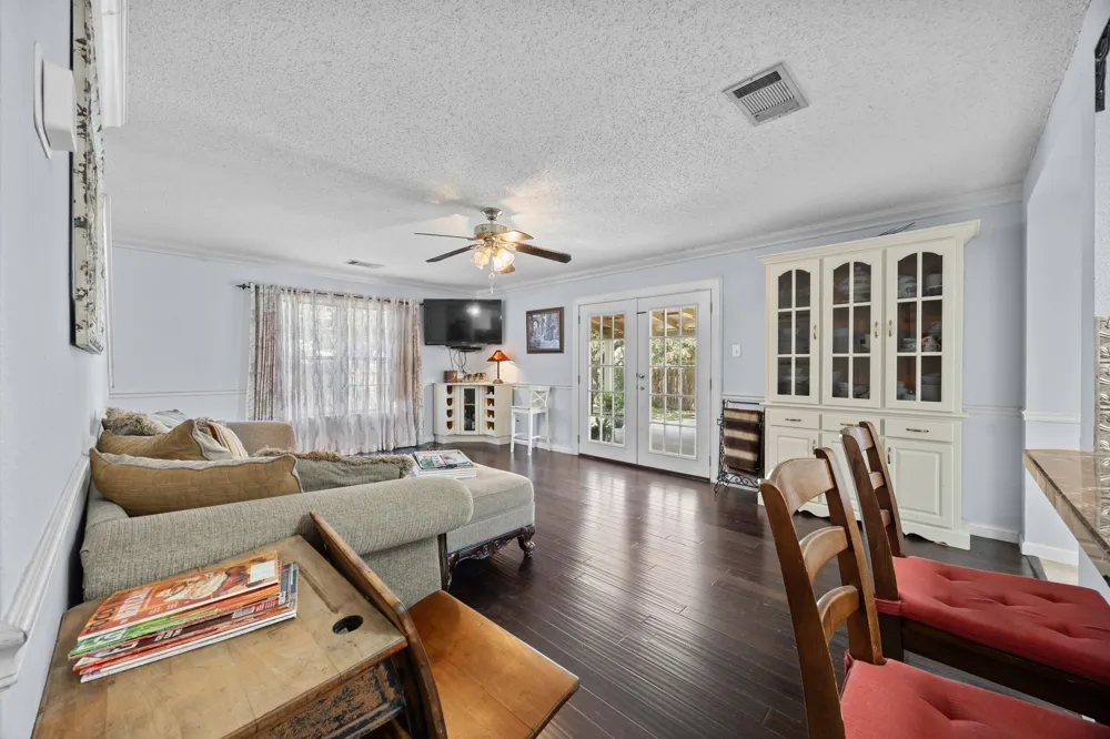 1001 Canterbury Trail Georgetown, TX 78626