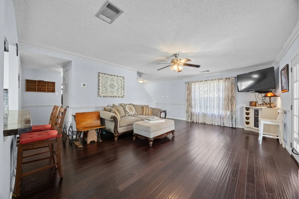 1001 Canterbury Trail Georgetown, TX 78626