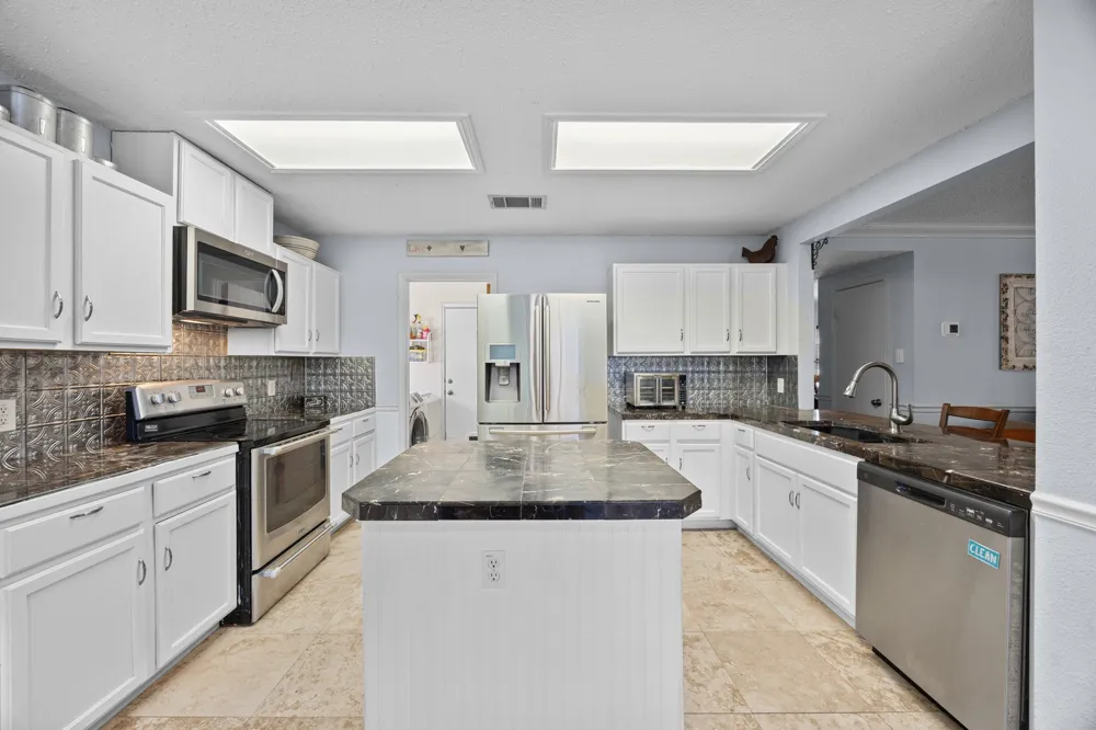 1001 Canterbury Trail Georgetown, TX 78626