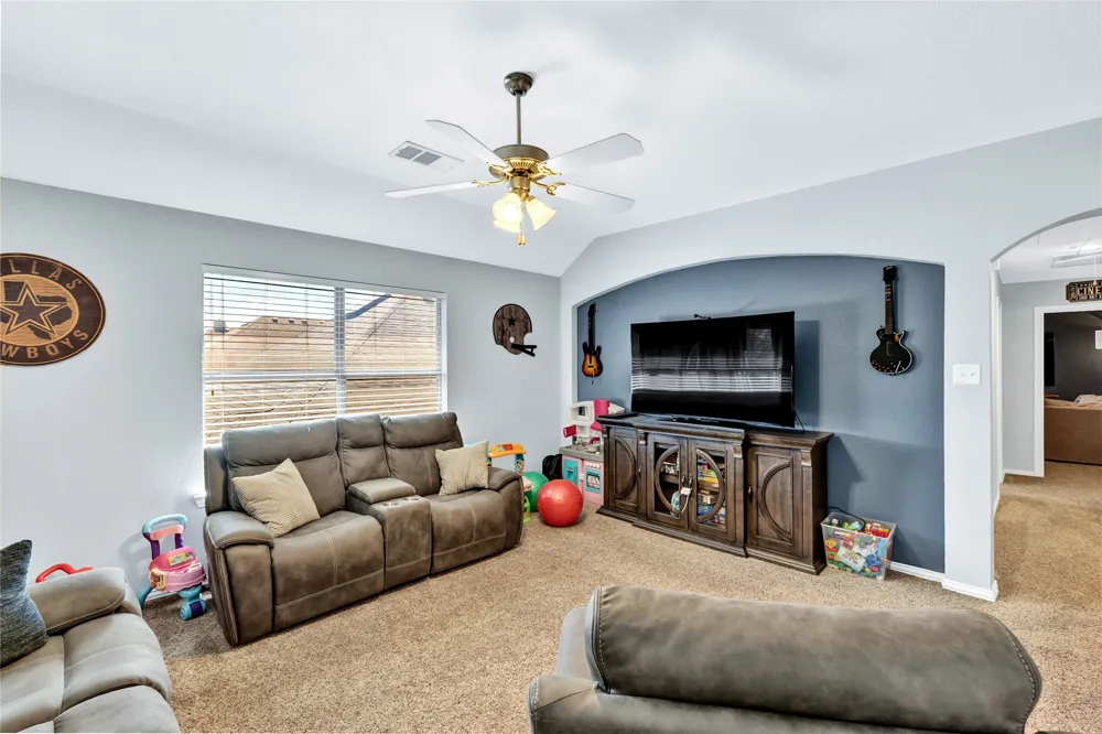 8124 Hickory Upland Drive Fort Worth, TX 76131