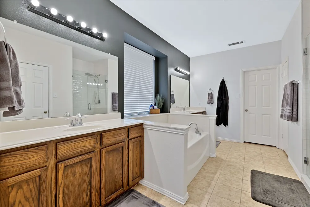 8124 Hickory Upland Drive Fort Worth, TX 76131