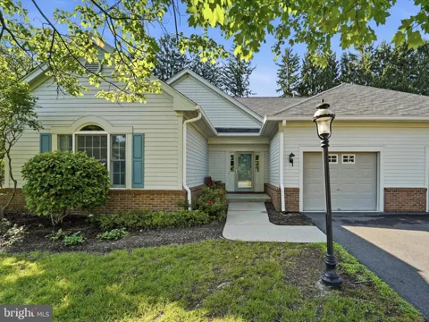 4 EMPRESS COURT