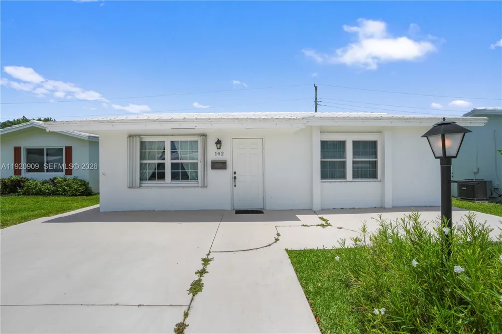 142 NW 10th Ct Boynton Beach, FL 33426