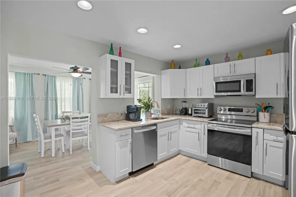 142 NW 10th Ct Boynton Beach, FL 33426