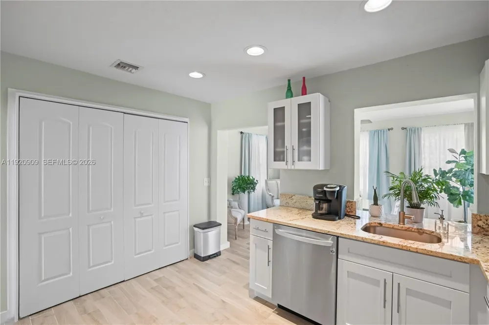 142 NW 10th Ct Boynton Beach, FL 33426