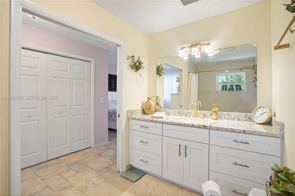 142 NW 10th Ct Boynton Beach, FL 33426