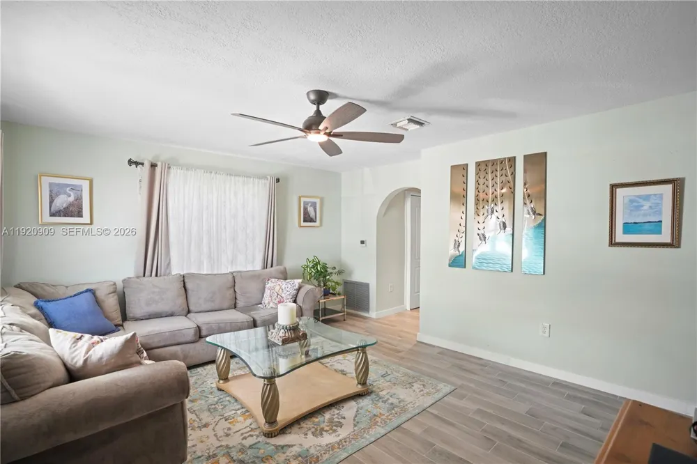 142 NW 10th Ct Boynton Beach, FL 33426