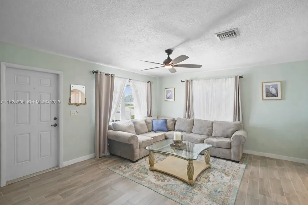 142 NW 10th Ct Boynton Beach, FL 33426