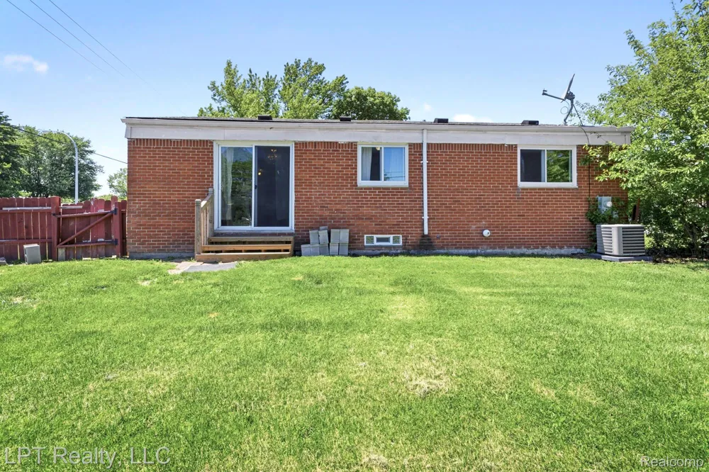 18181 Winwood Court Brownstown Charter Township, MI 48193