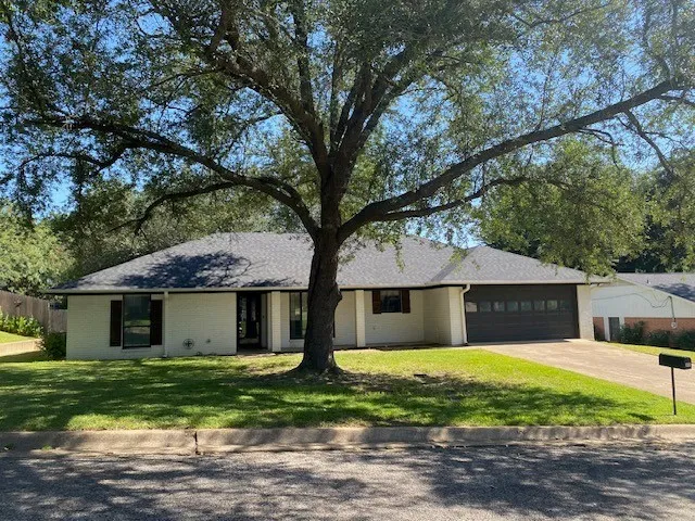911 Kyle Drive Athens, TX 75751
