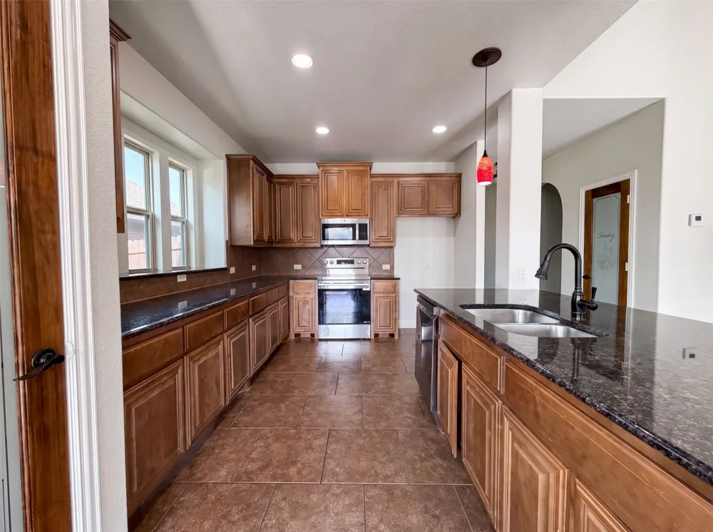 830 Graham Drive Burleson, TX 76028