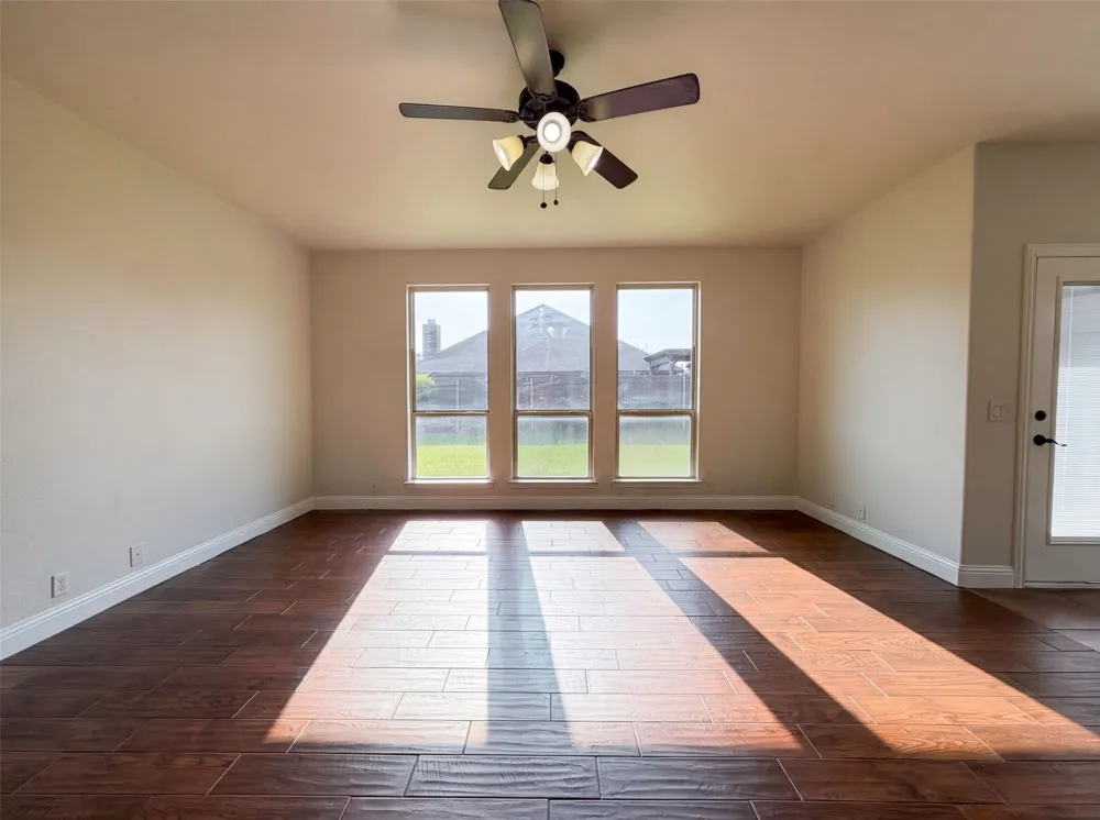 830 Graham Drive Burleson, TX 76028