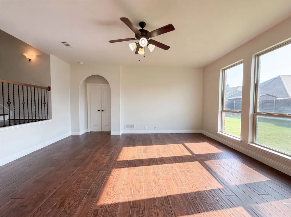 830 Graham Drive Burleson, TX 76028