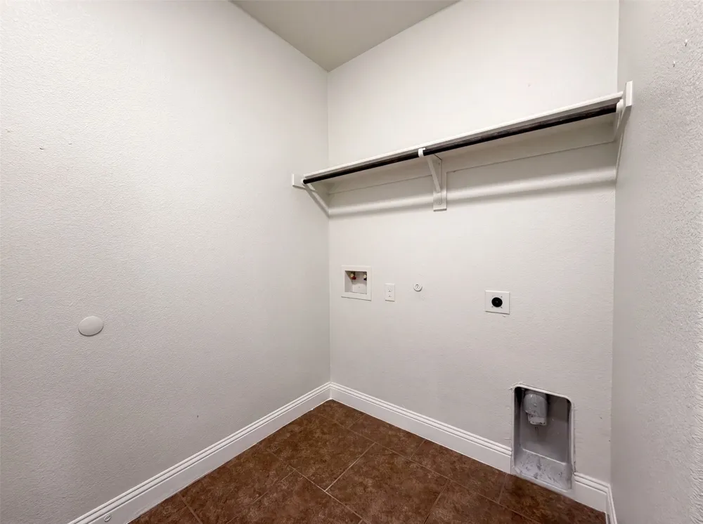 830 Graham Drive Burleson, TX 76028