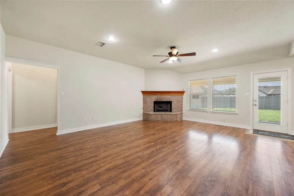 1104 Starling Court Burleson, TX 76028
